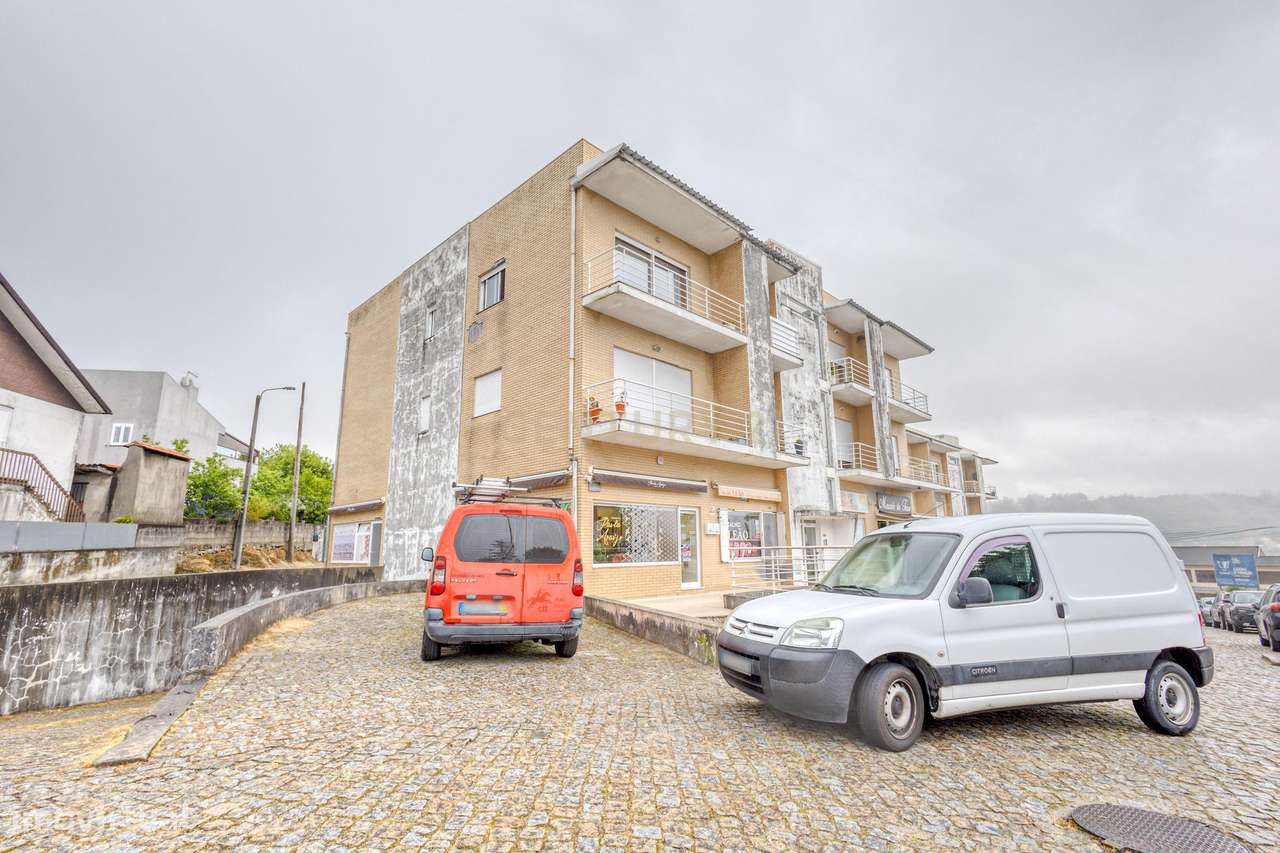 T3 com 3 varandas e Box fechada em Paredes-25