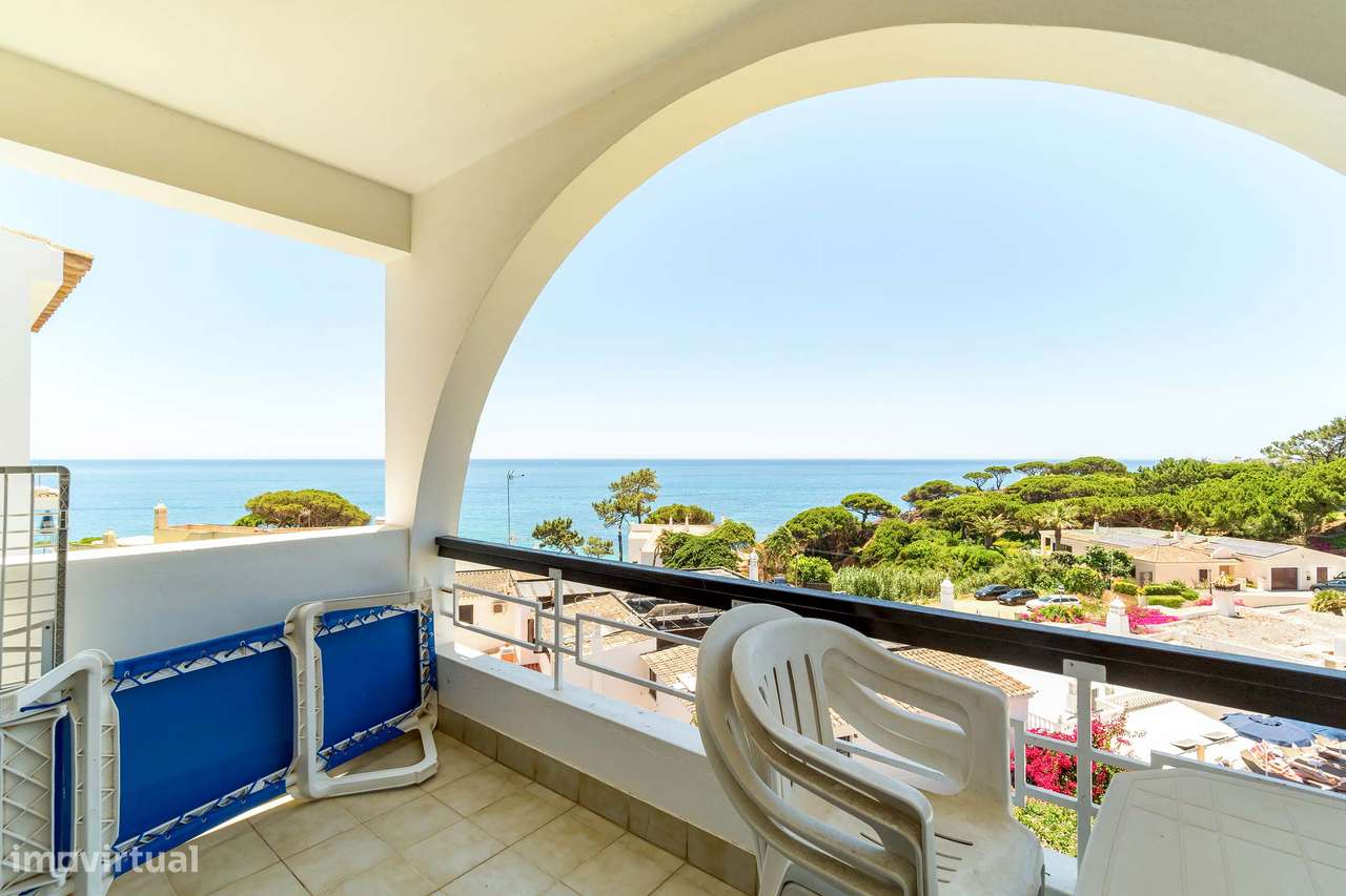 Elevado Potencial: último piso com vista mar, a 200 m da praia-9