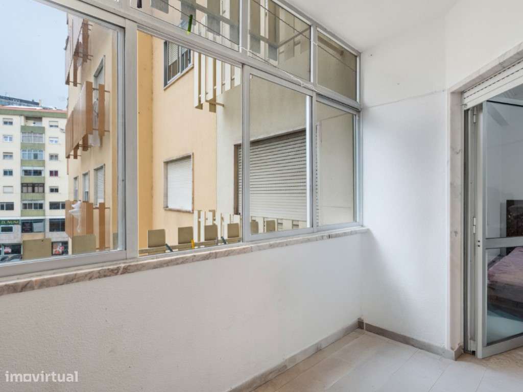 Apartamento T2 no Cacém com Arrecadação | Junto à Estação-14