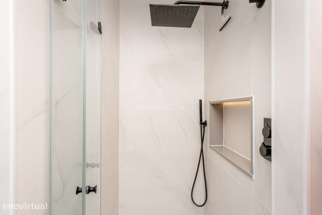 Moradia T5 renovada em condomínio fechado com piscinas, campo de ténis-34