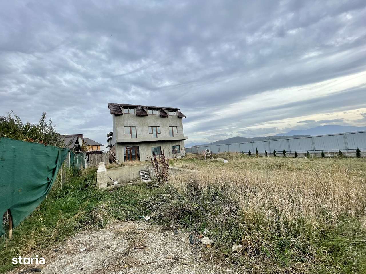 Pensiune cu piscina in constructie - Imagine principală: 4/18