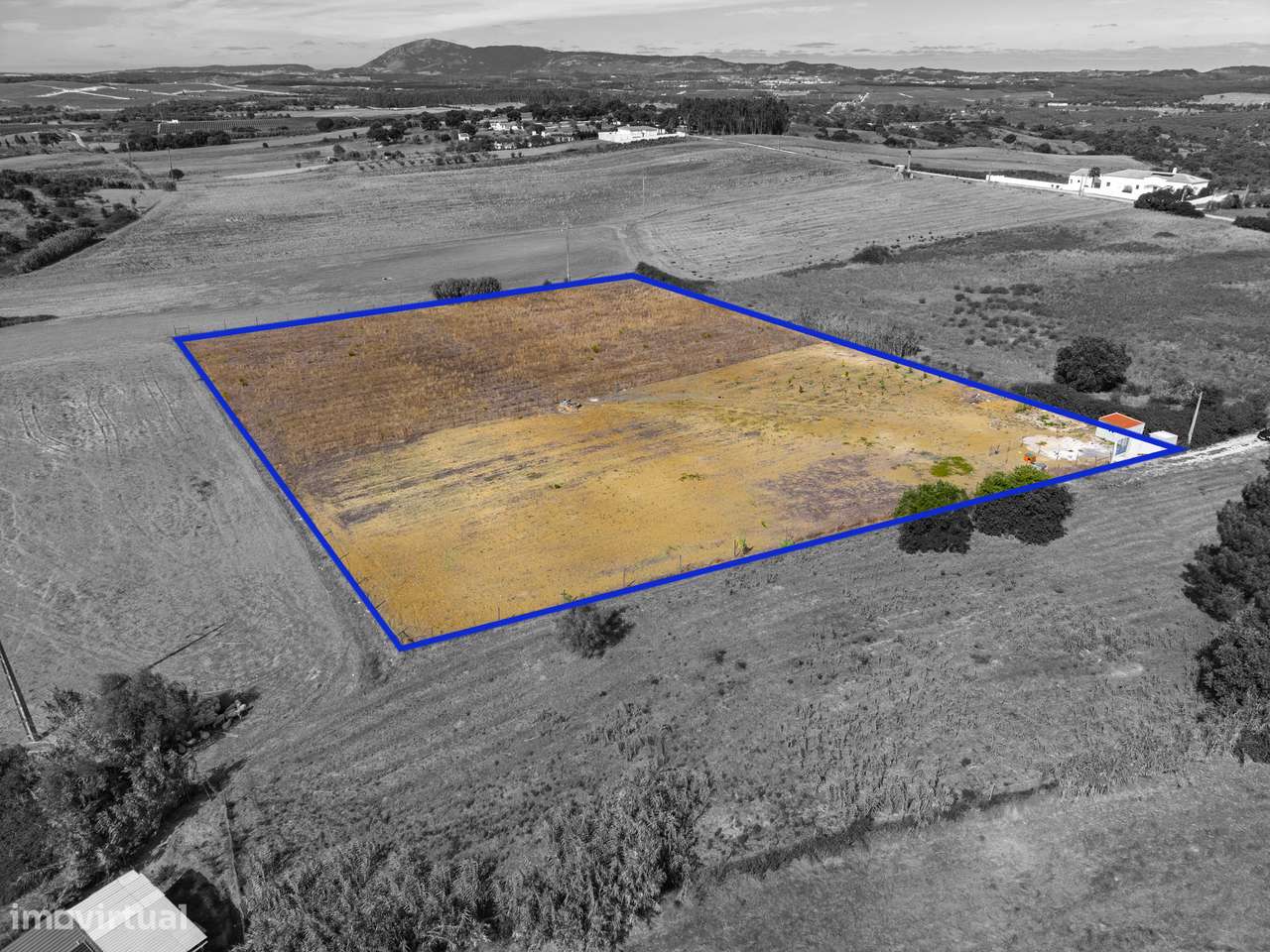 Excelente propriedade com área total de 13 680m2, localizada na Ereira-9