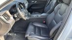 Volvo XC 60 D4 Momentum Pro - 11