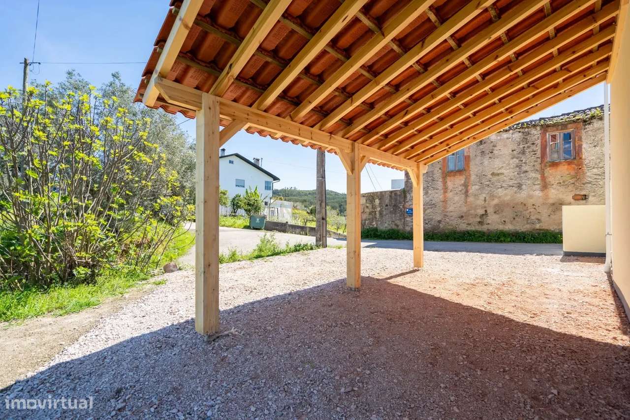 Moradia T3 de dois pisos com terreno totalmente renovada a cinco minut-22