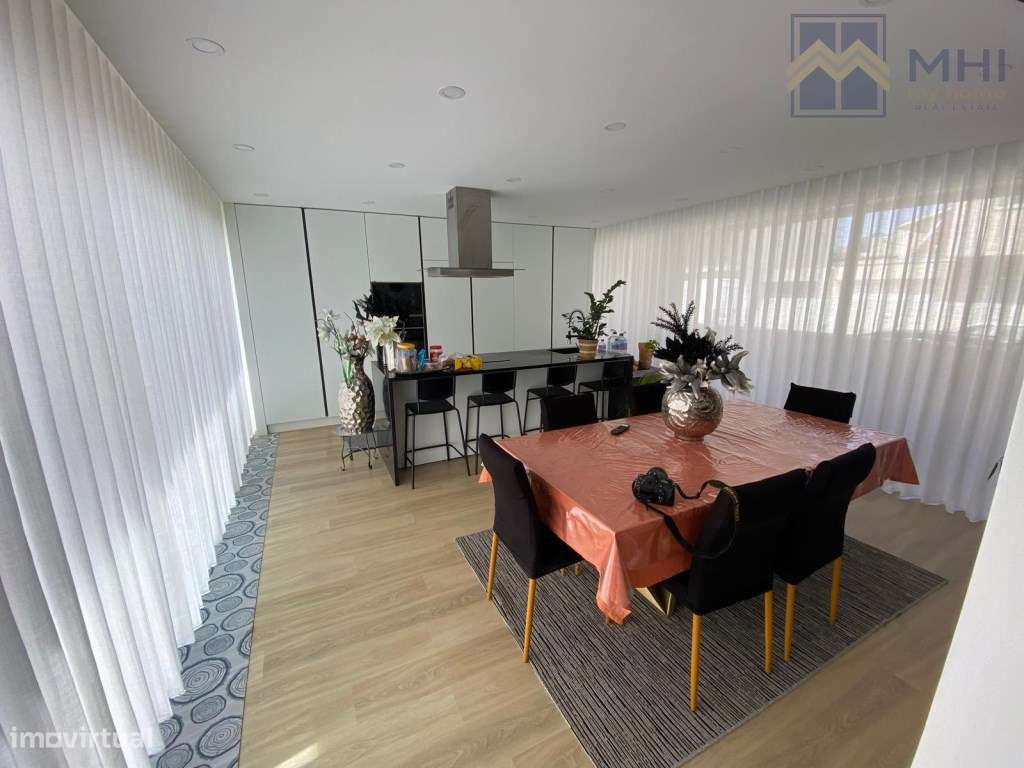 Excelente moradia Bifamiliar T3, a 100 metros da praia em Canidelo-14