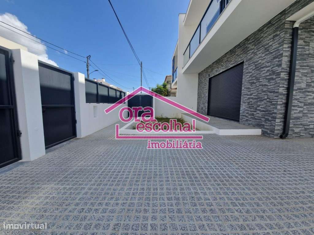 Moradia T3 + 1 Geminada NOVA com Alpendre e Pérgula - Fernão Ferro! - Grande imagem: 5/18