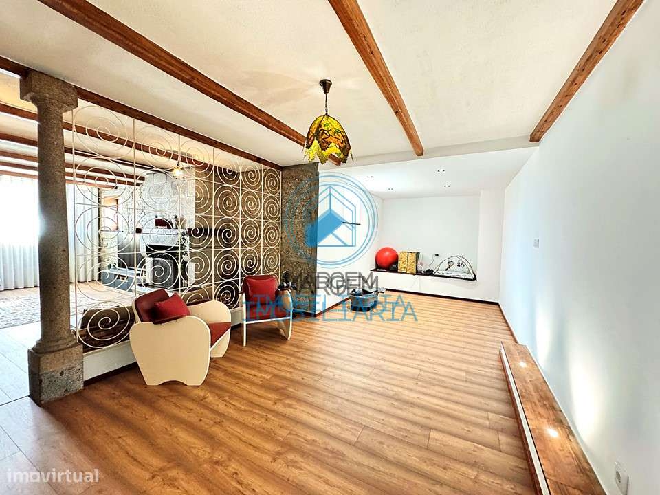 Moradia T5 a 3 minutos do centro, com garagem e piscina - Grande imagem: 4/57