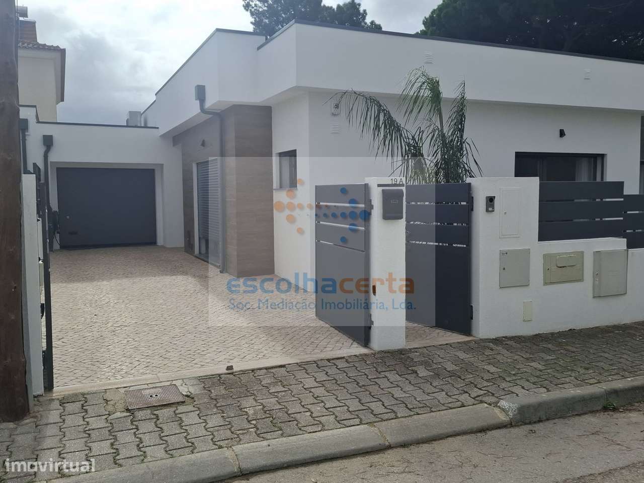 Oportunidade Excelente Moradia Térrea T4 Com Piscina de agua salgada-40