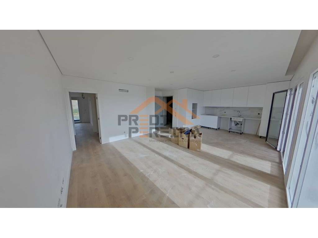 Apartamento T3, localizado em Santo António dos Cavaleiros. - Grande imagem: 2/27