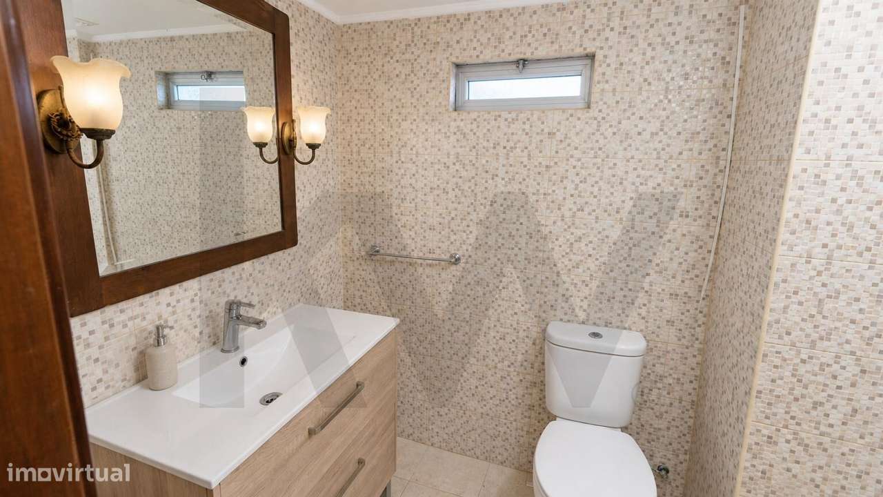 Apartamento T2 com espaço adicional independente | Almada-17