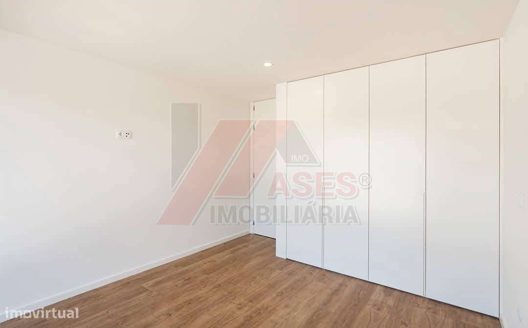 MORADIA EM BANDA T3 EM CONSTRUÇÃO!-7