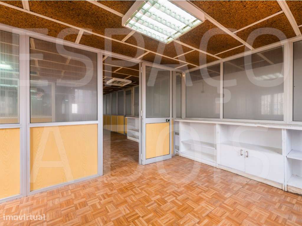 Armazém Amplo; com 2 Pisos! Boa Localização, próximo do Centro da A...-47