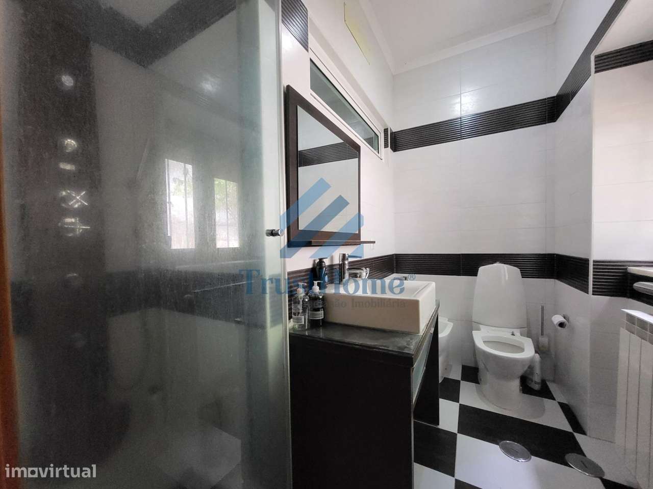 MoradiaV5 com jardim, piscina e ginásio no centro de Coruche-17