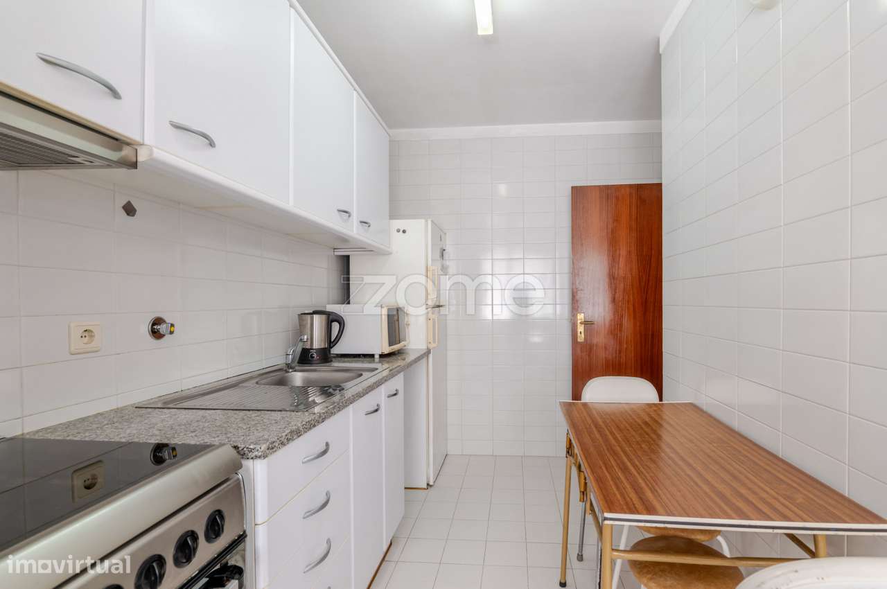 Apartamento T3 com garagem, varanda e arrumos-7