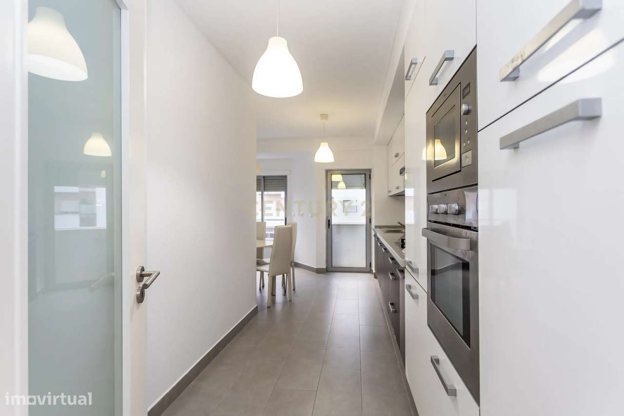 Apartamento T2 c/arrecadação e parqueamento - Laranjeiro - Grande imagem: 2/42