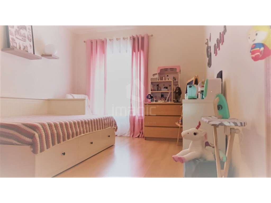 Apartamento T2 Usado com lugar de estacionamento em Vialonga-14