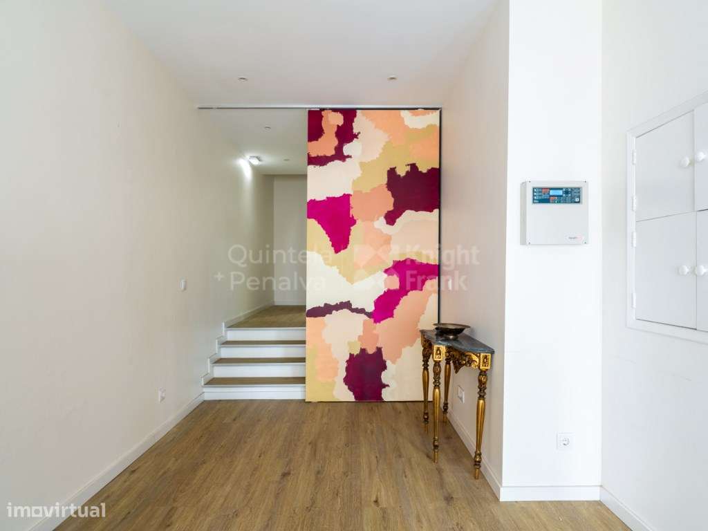 Loja com dois pisos e montra nas Avenidas Novas - Grande imagem: 3/25