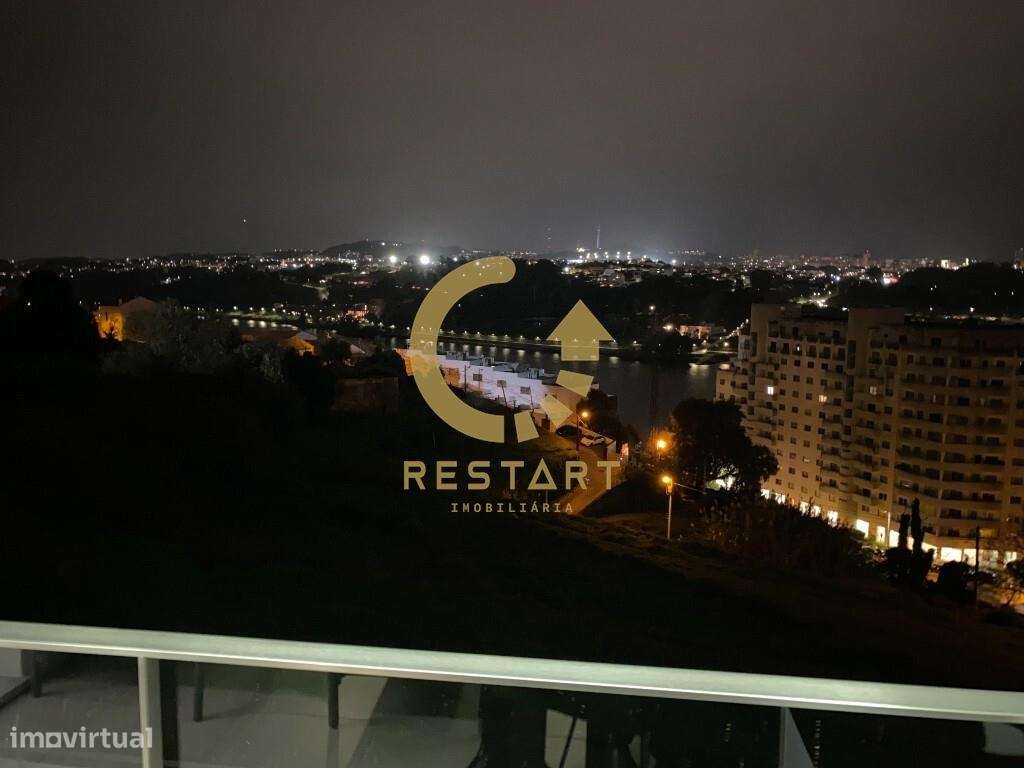 Apartamento T3 totalmente mobilado com vista Rio-7
