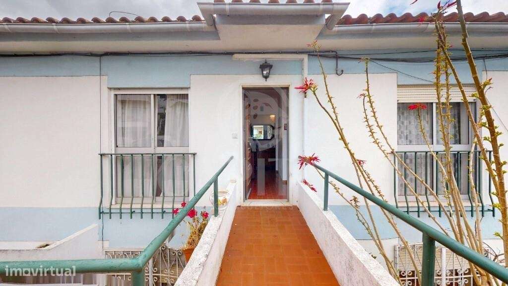 ✨ T2 com Entrada Independente e Espaço Exterior em Porto Salvo-24
