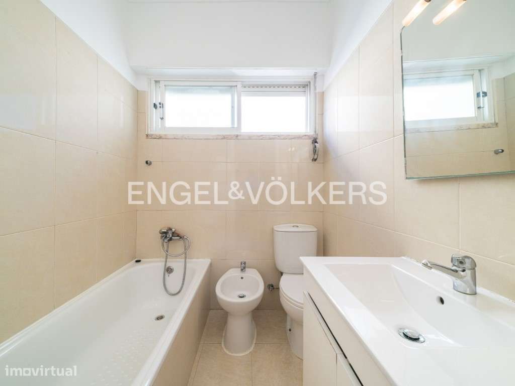 Luminoso apartamento com 4 quartos e varanda no Beato-18