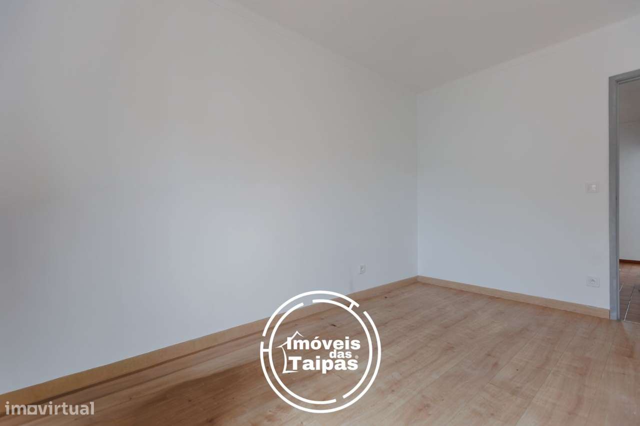 Vende-se Apartamento Duplex Centro das Taipas-17