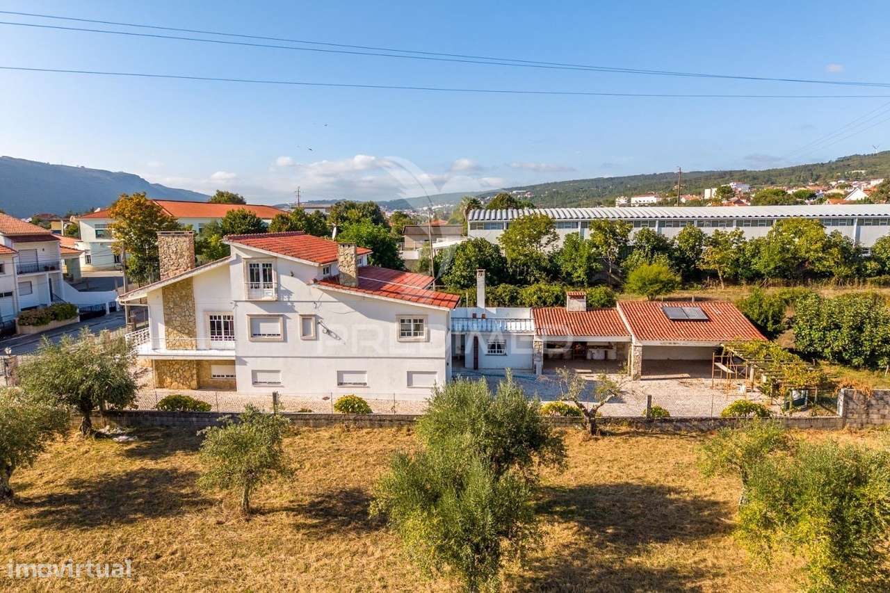 Moradia T4 com garagem e terreno Minde / Alcanena - Grande imagem: 4/40