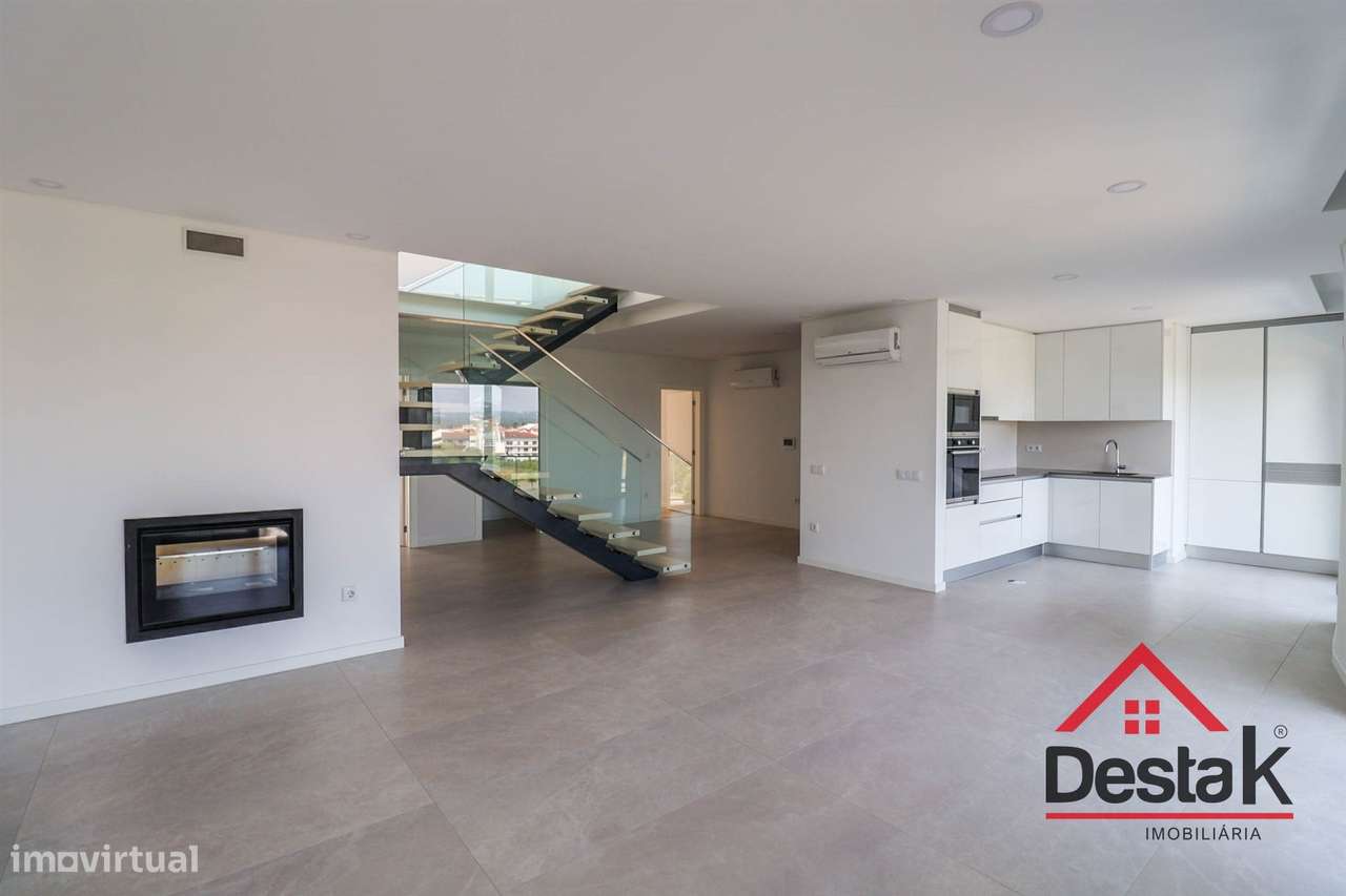 Apartamento T2+2 Duplex na Avenida da Europa - Grande imagem: 4/54