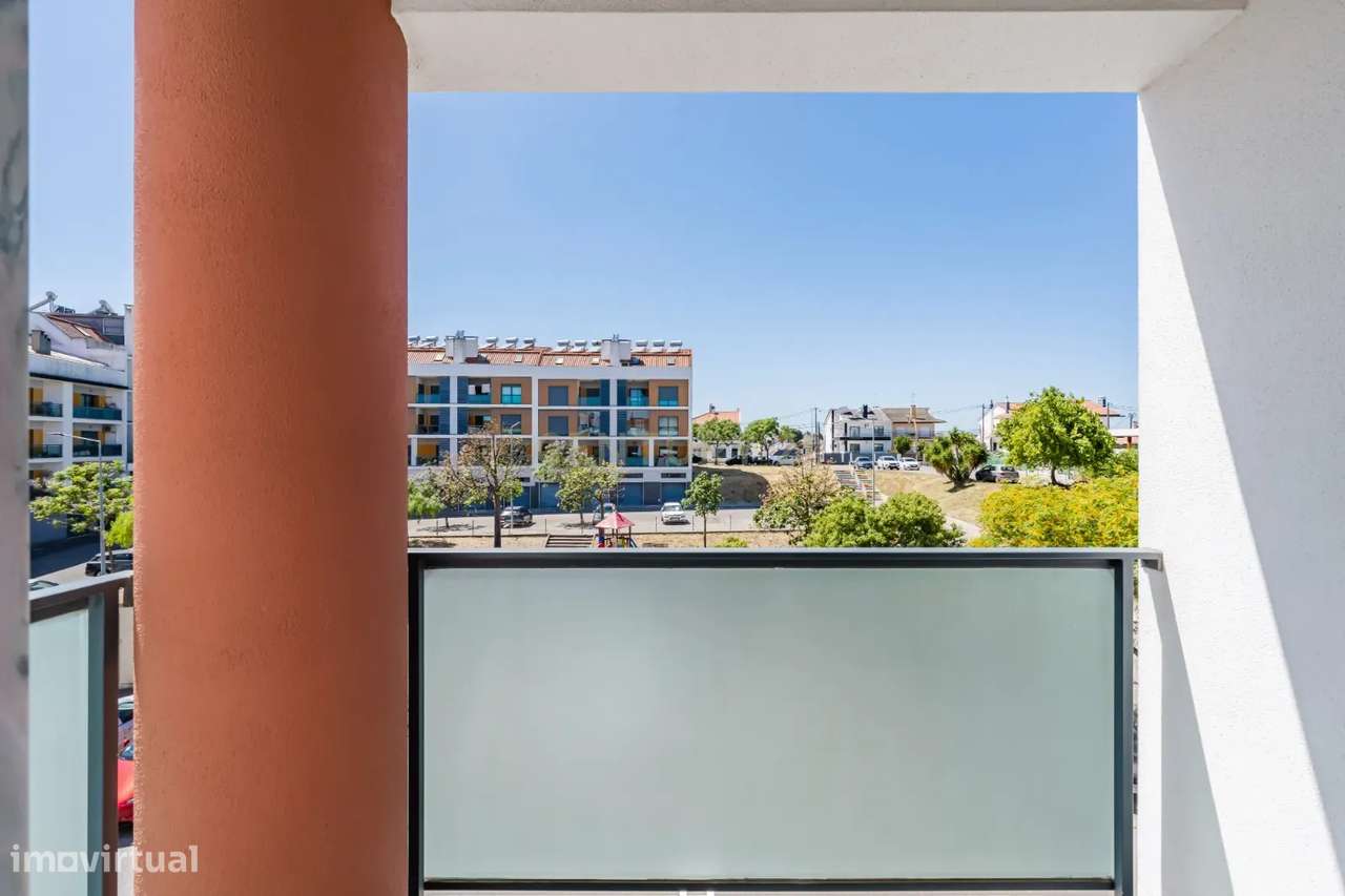 T3+1 Duplex com Box e Churrasqueira | Quinta da Fábrica | Vale de Milh-4