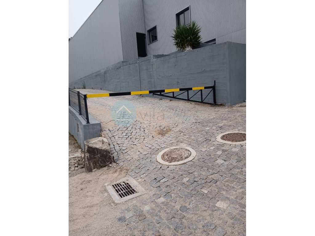 Armazém com 6 935m2 em Rebordosa-9