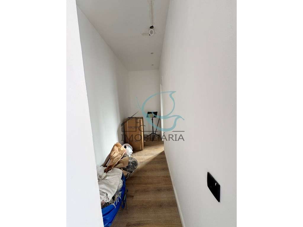 Moradia contemporânea T3 com piscina e vista sobre Almada e Ponte 2...-13