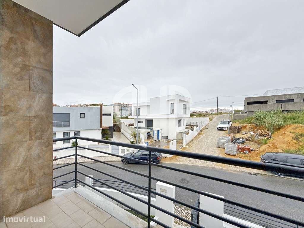 Exclusiva Moradia T5 de Arquitetura Contemporânea em Almada - Feijó-33