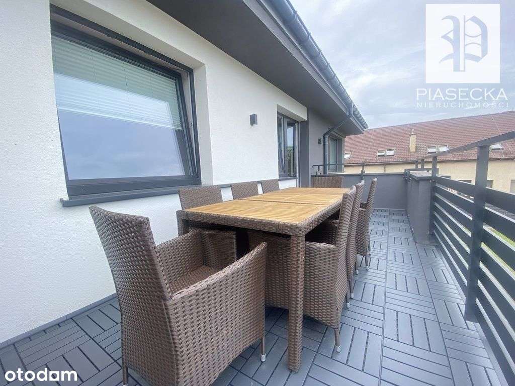 Dom do zamieszkania z tarasem, ogrodem i garażem-14