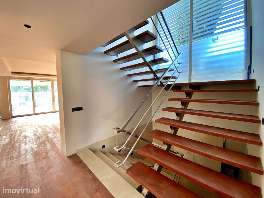 Moradia com elevador no centro da Trofa-6