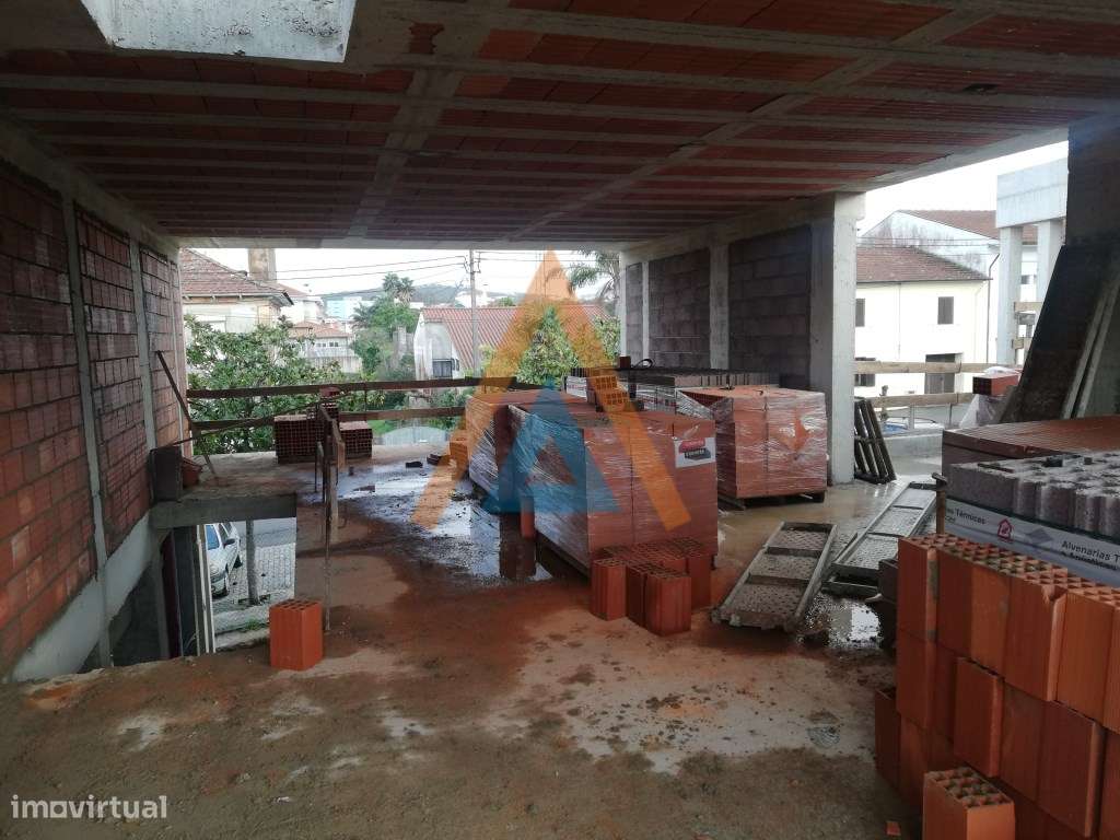 'OPORTUNIDADE ÚNICA: Adquira a Sua Nova Moradia T3 em Paços de Bran... - Grande imagem: 2/14