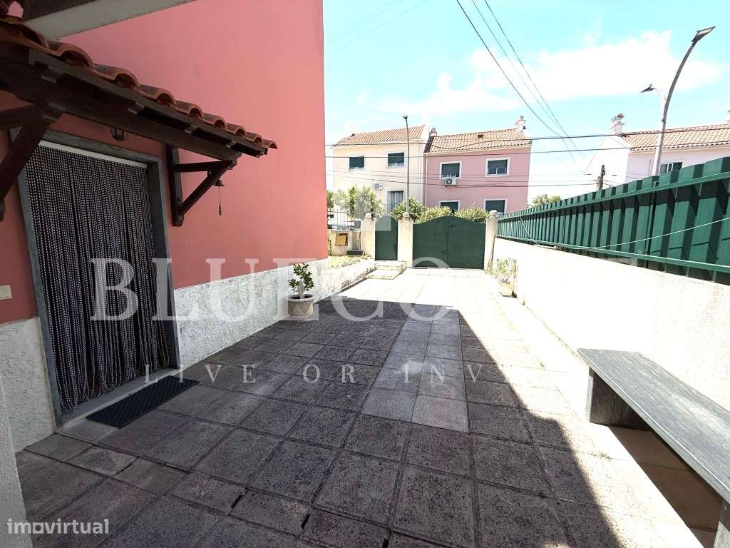 Moradia V4 com 3 Pisos - Espaço e Conforto-51