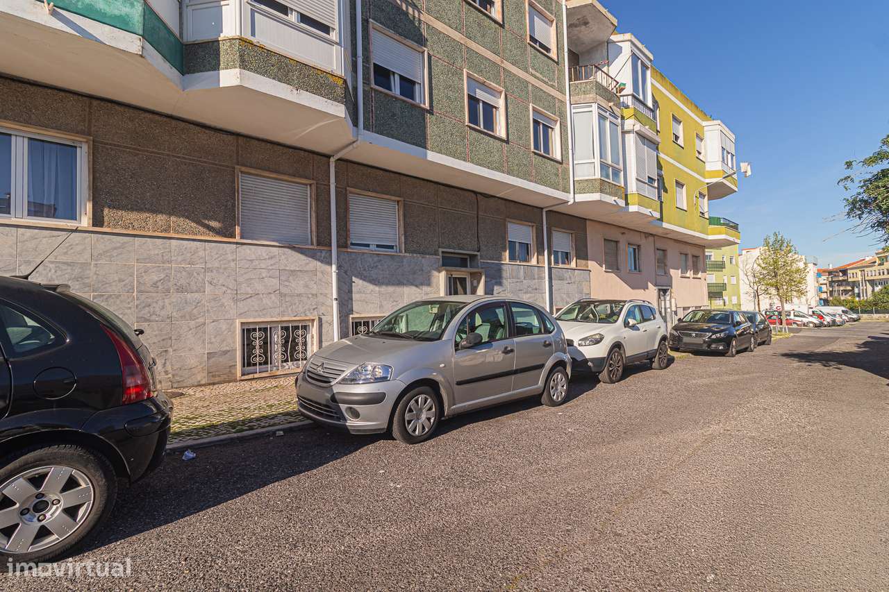 Apartamento T3 com Quintal na Amadora-32