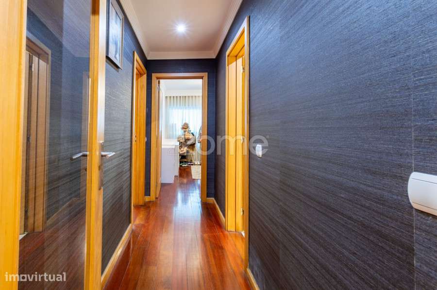 Apartamento T2+1 com Piscinas, Ginásio, Sala de Jogos e 2 Garagens-10