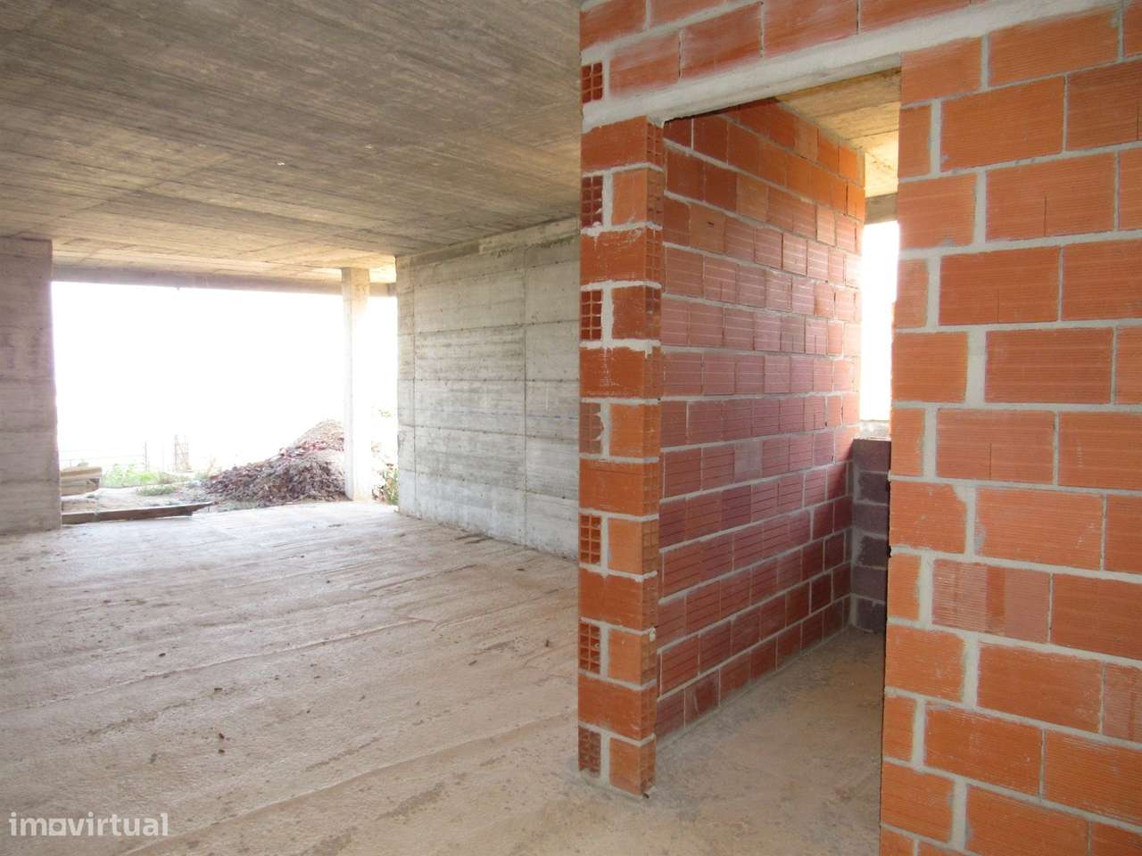 Moradia Moderna com Vista para a Baía de São Martinho – Em Construção-19