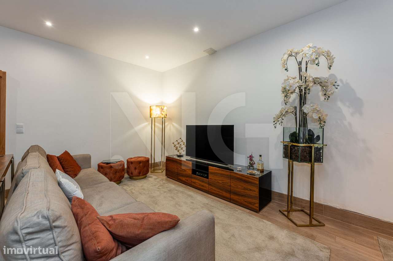 Moradia T3 com pátio, anexos e garagem em Paranhos - Porto-9