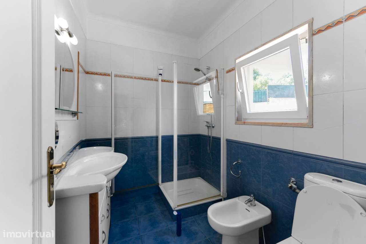 Moradia T4+1 com piscina e jardim, no Murganhal, Caxias-25