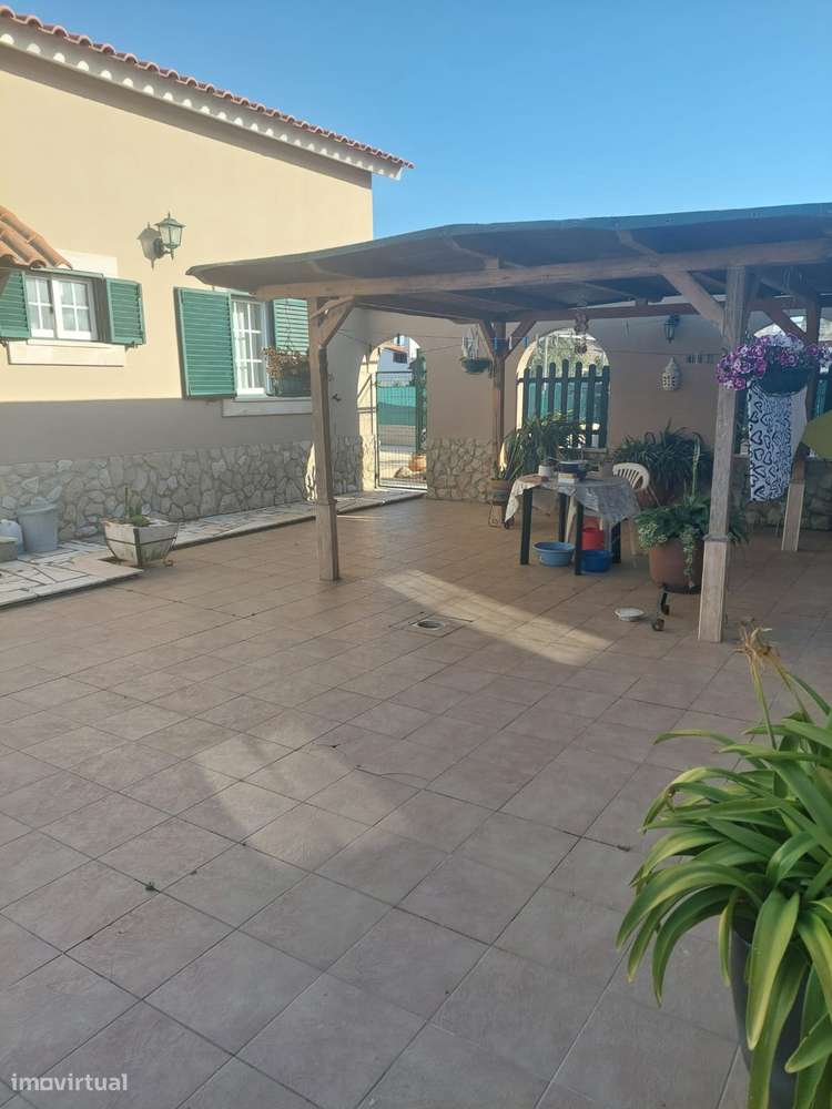 Moradia T2+1 com piscina em Salvaterra De Magos.-25