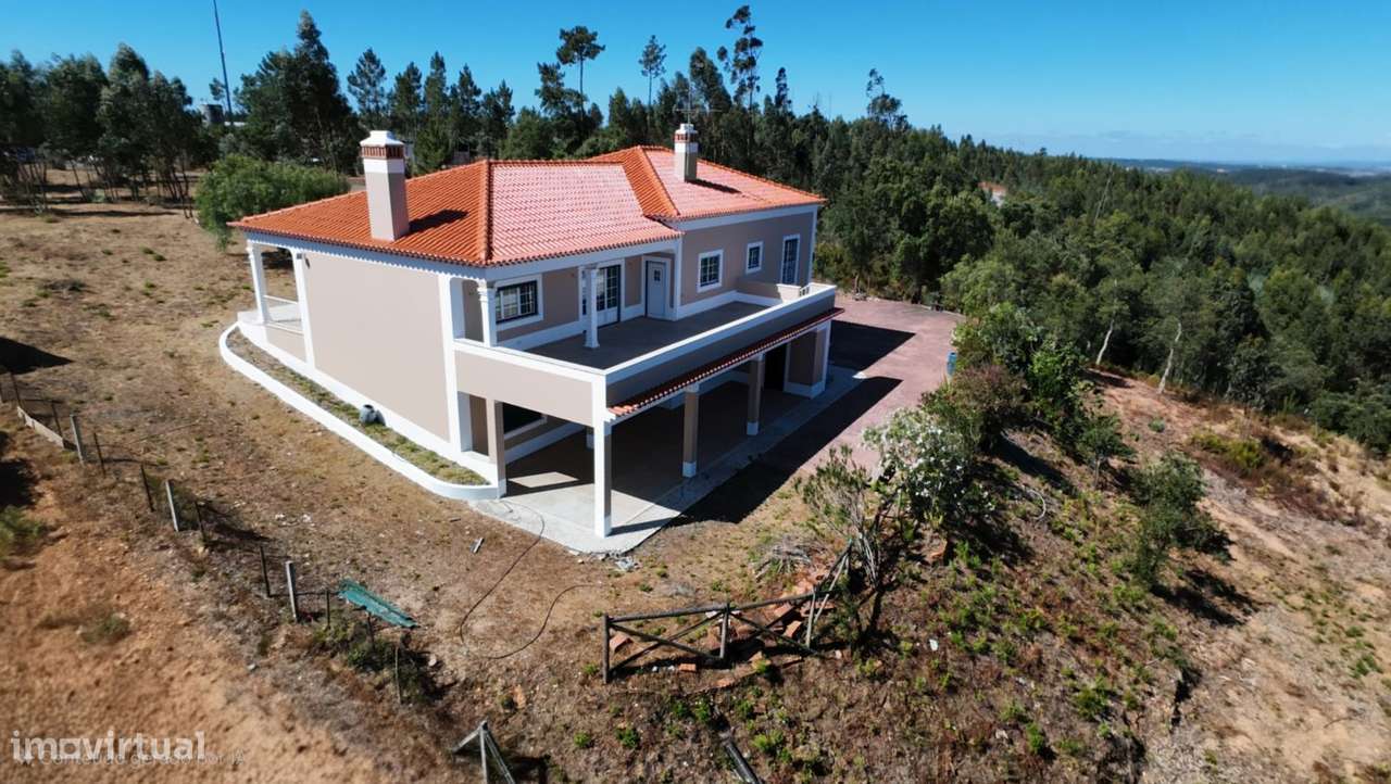 Excelente Moradia T3 com Vista Panorâmica sobre a Albufeira do Castel-11