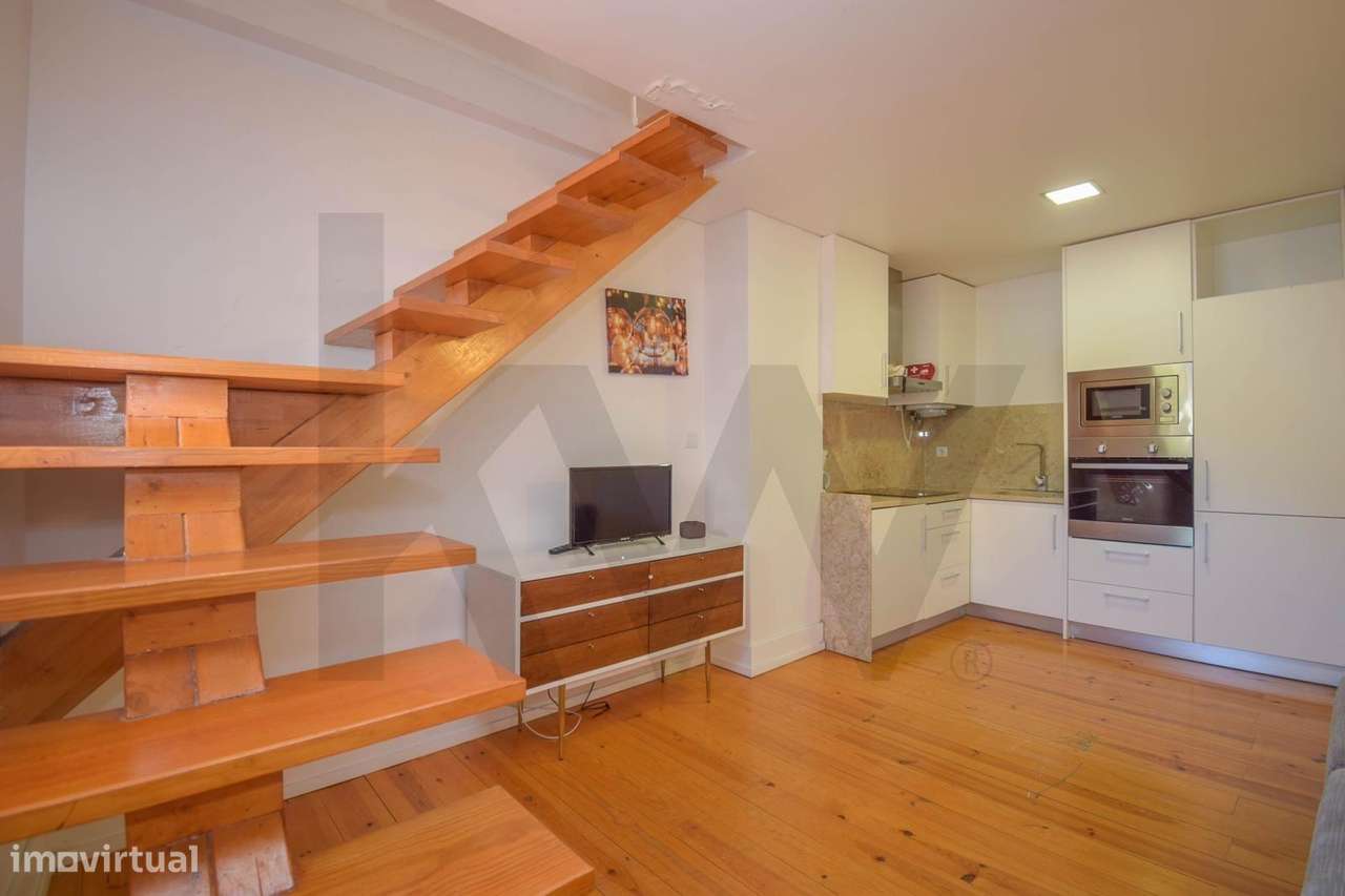 Apartamento T1+1 renovado na Calçada da Bica Grande - Grande imagem: 4/11