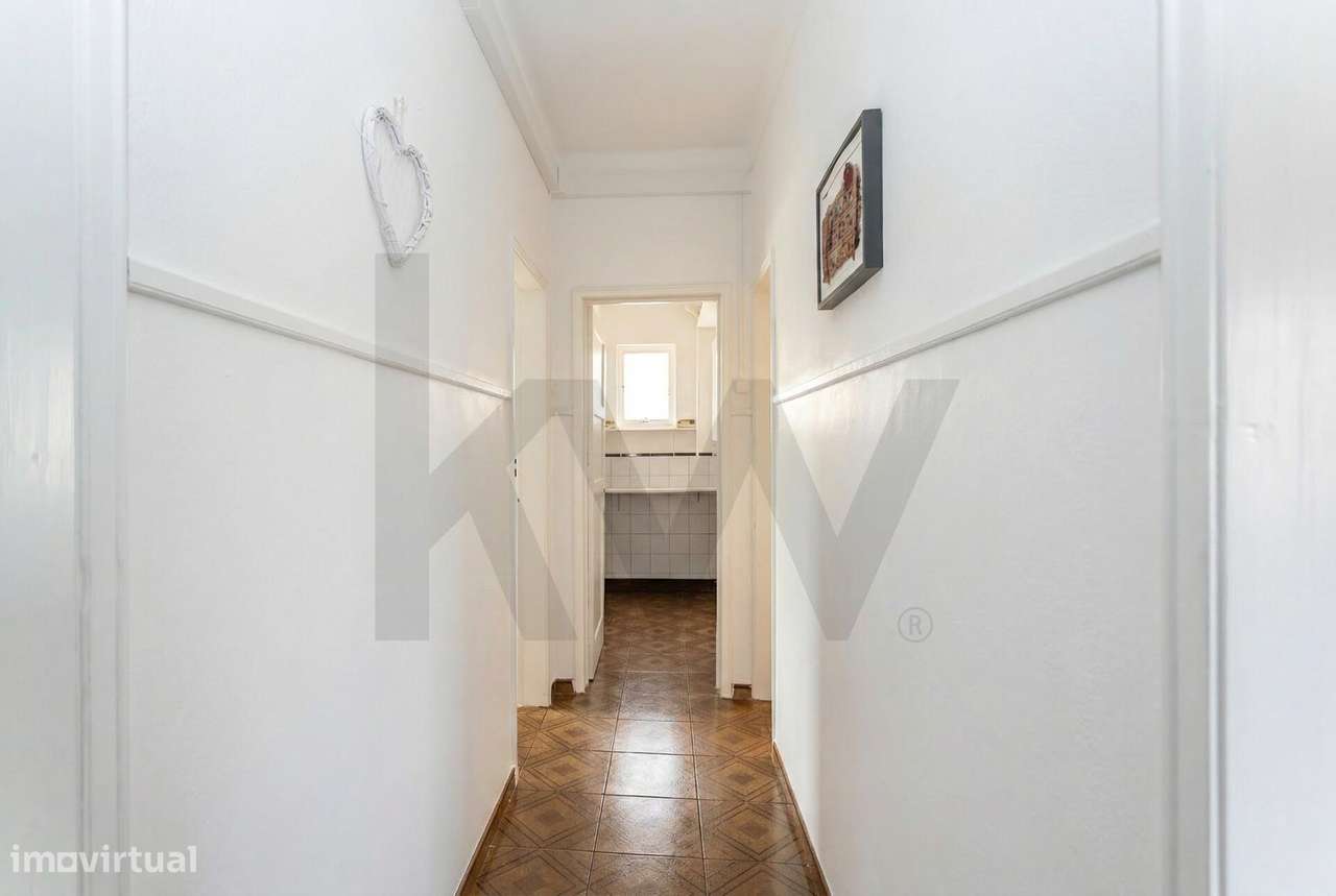 Moradia T2  com Garagem  e anexos inserida num lote de 1500 m2 de ter-13