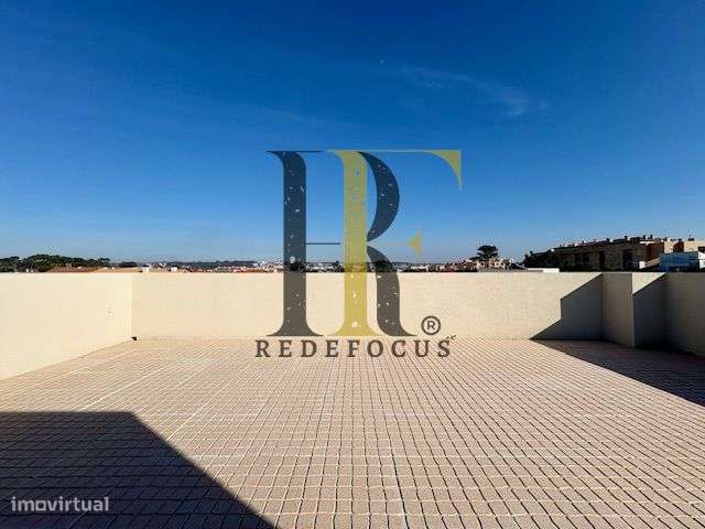 Moradia T4 de Luxo com Piscina e Jardim em Esmoriz-46