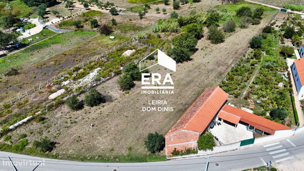 TERRENO COM 1.600M² COM POTENCIAL PARA CONSTRUÇÃO-0