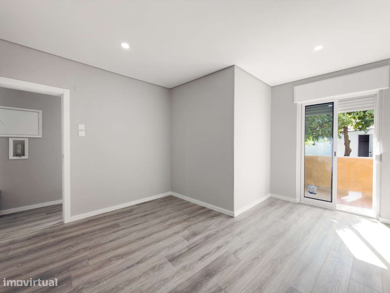 Apartamento T3 com logradouro, totalmente renovado-9