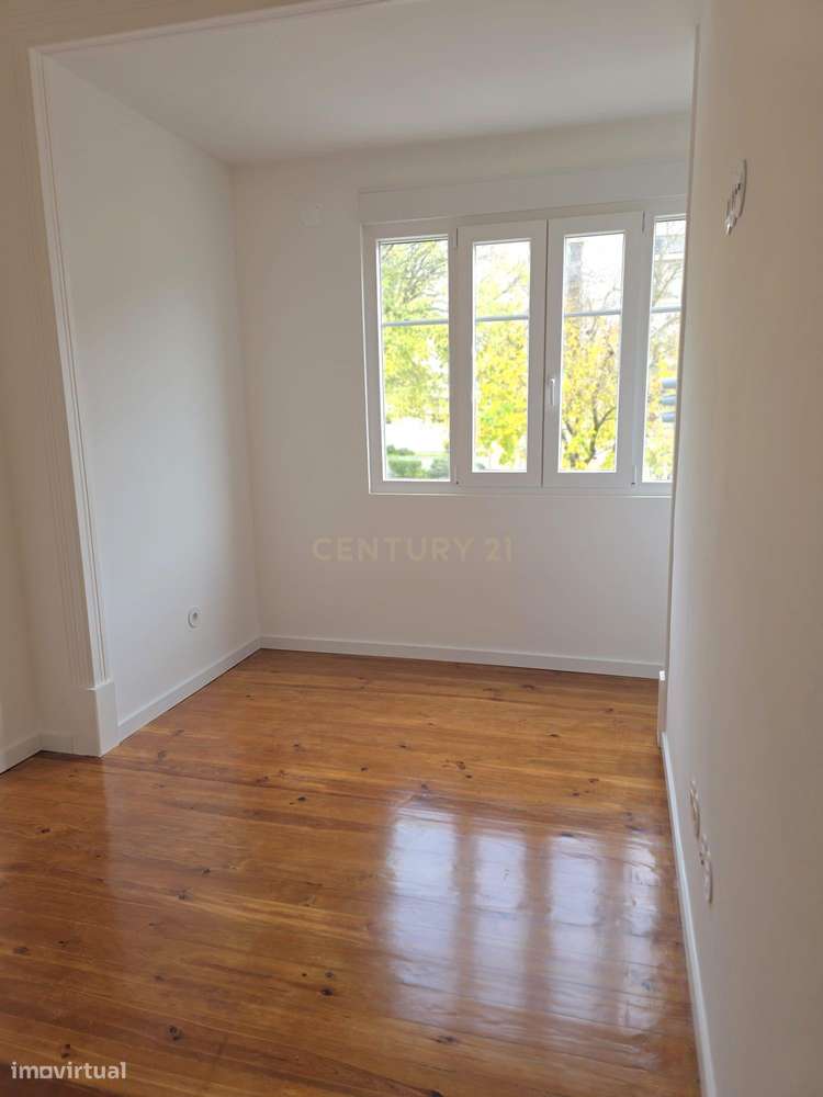 Apartamento T3  Renovado na Penha de França, Lisboa-10