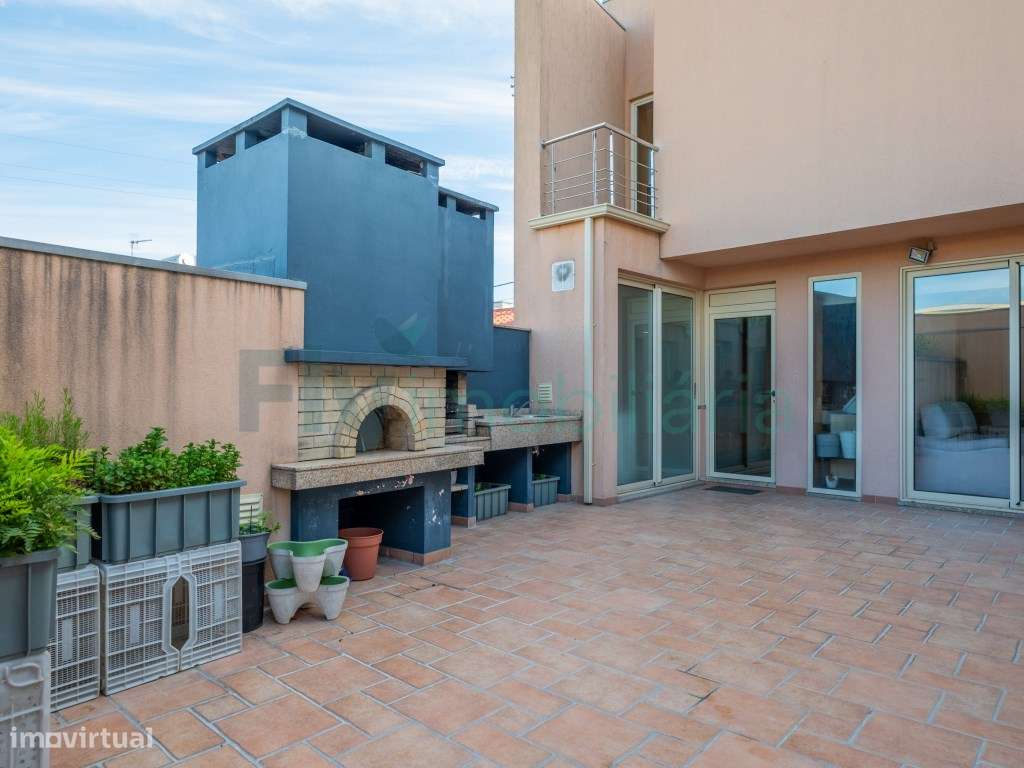 Moradia T3 em Fermentões com Piscina e Zona de Churrasqueira-48