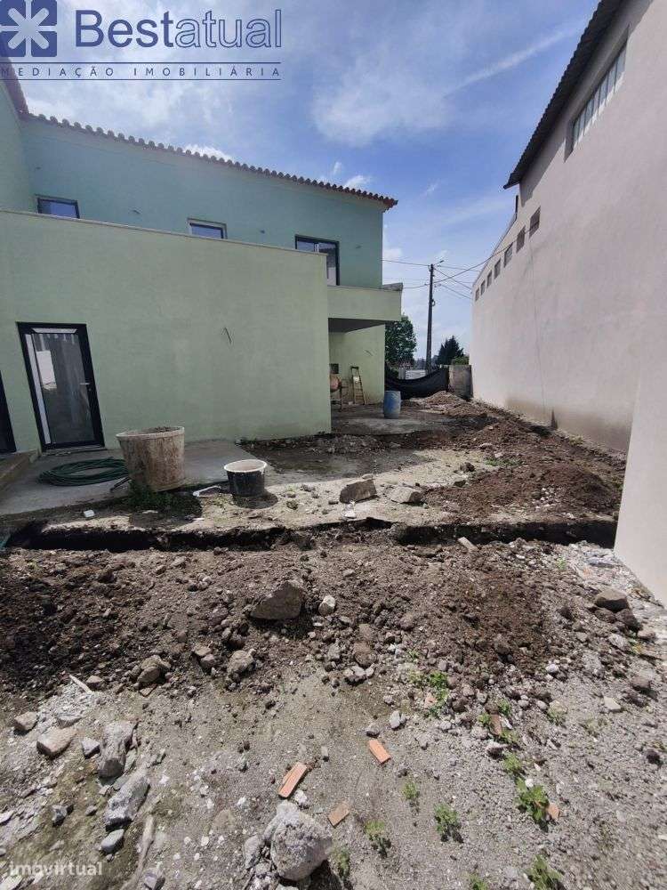 Moradias Bifamiliar - Acab. de Qualidade - Avidos-16